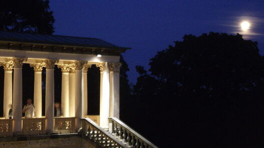 Belvedere Pfingstberg bei Vollmond