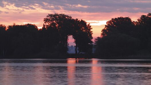 Neuer Garten, Blick über Heiligen See und Jungfernsee zum Schloss auf der Pfaueninsel