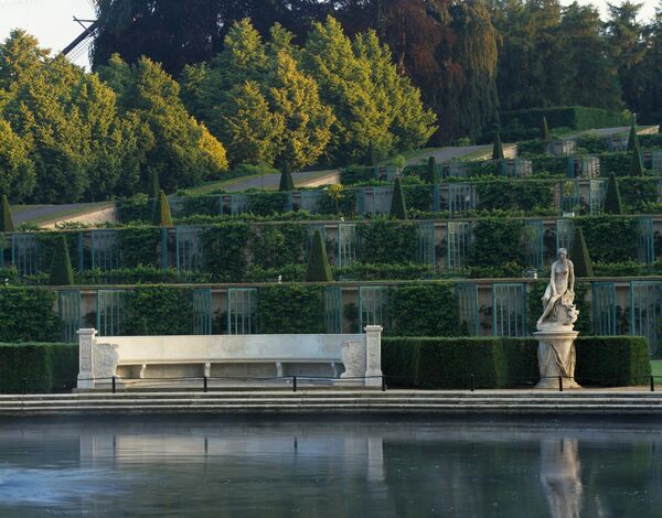 Park Sanssouci, Parterre, Blick auf Marmorbank und Venus