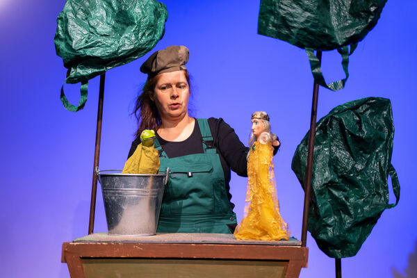 Froschkönig oder die grüne Minna, VIVIDI Figurentheater Chemnitz mit Frieda Friedemann © Franziska Kurz Froschkönig oder die grüne Minna, VIVIDI Figurentheater Chemnitz mit Frieda Friedemann