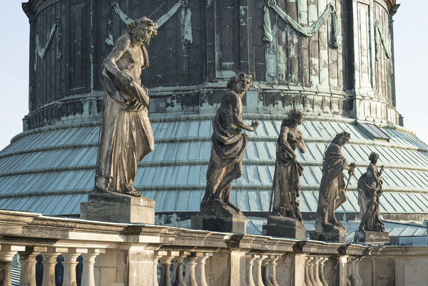 Neues Palais, Ansicht Skulpturenschmuck / Große Kuppel