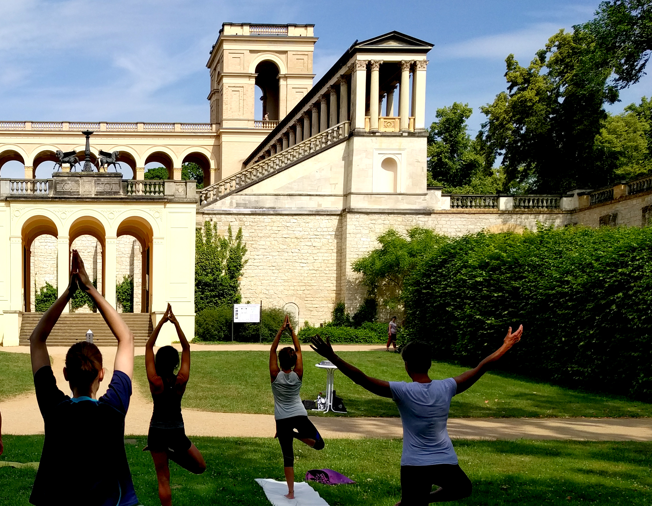 Freiluft-Yoga am Belvedere